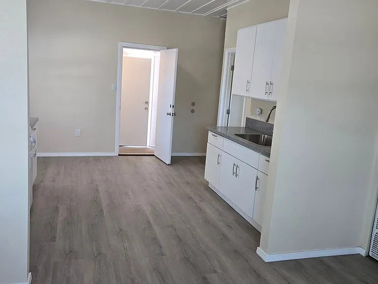 1201 Saticoy St — Photo 8