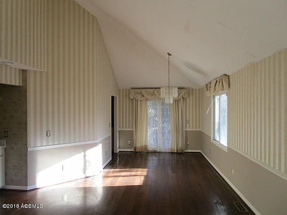 3rd image of 11 Stuart Street