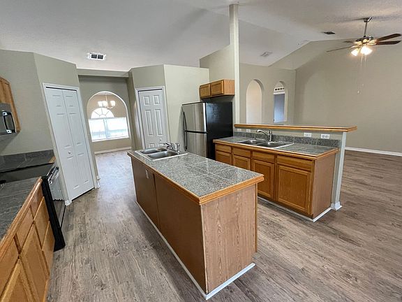 5th image of 1564 Kohlenberg Ave
