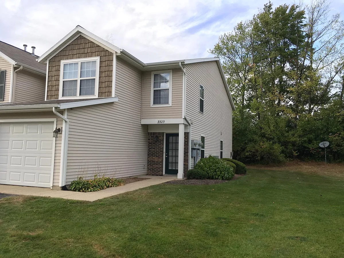 Building Photo - 3329 Park Ridge Ln NE