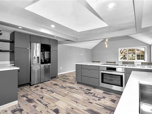 3rd image of 6 Sweeney Ln