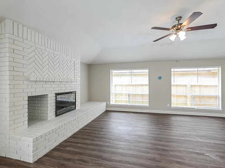 2823 Woodhall Ct — Photo 6