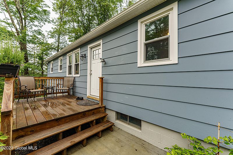 3rd image of 704 Taborton Road