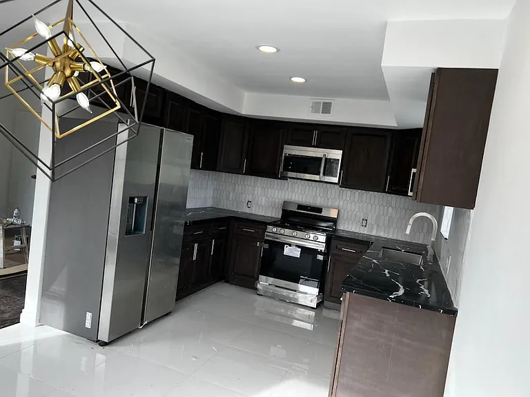 7705 Romaine St #4 — Photo 1
