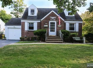 160 Harrison St, New Milford, NJ 07646