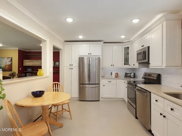 69 Western Reach, Red Bank, NJ 07701