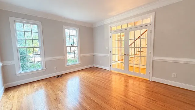 5 bed, 4065 sqft, $4,950 — Photo 3