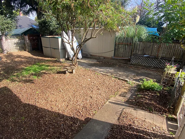 1025 N Church St — Photo 36