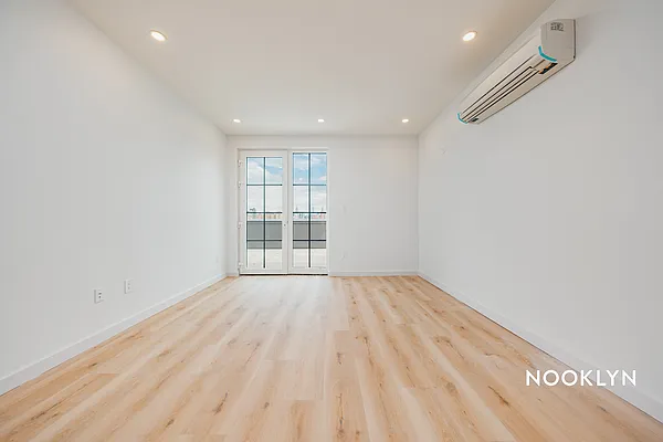 Rented by Nooklyn NYC LLC | media 105