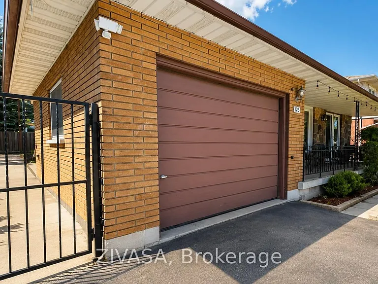 94 Victor Blvd — Photo 1