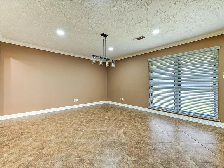 9922 Carmalee St — Photo 15