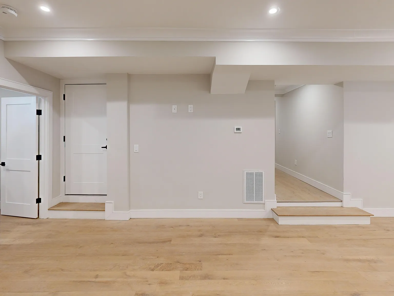 4 bed, 1200 sqft, $5,150 — Photo 3