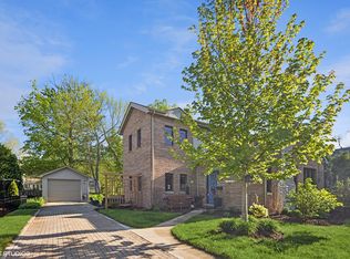 818 Hillside Ave, Glen Ellyn, IL