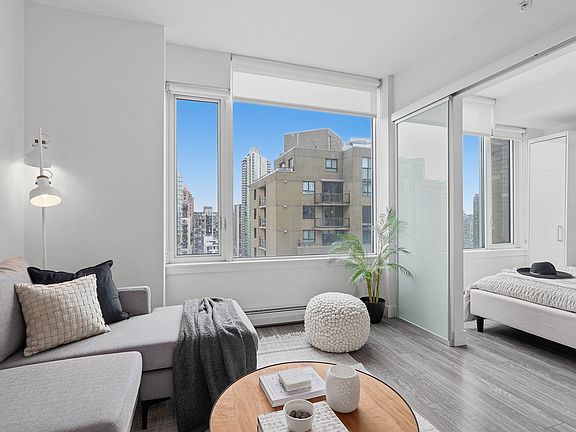 3rd image of 1283 Howe St #1906