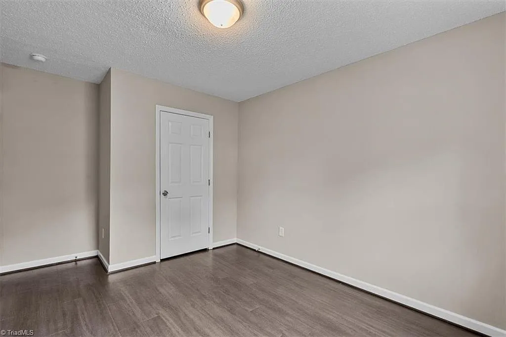 3 bed, 948 sqft, $1,750 — Photo 3