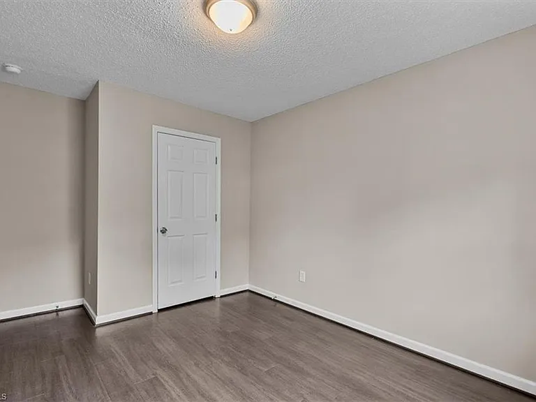 1307 Pearson St — Photo 3