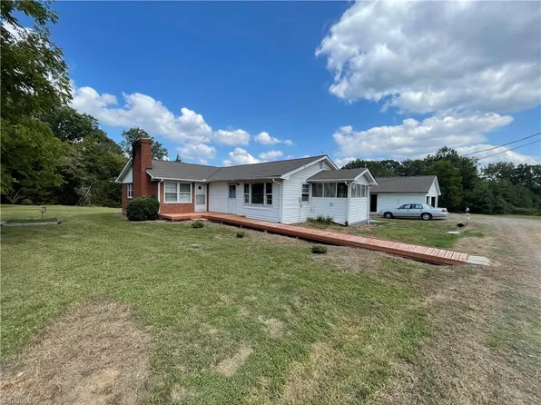 9885 Moore Farm Dr, Kernersville, NC 27284