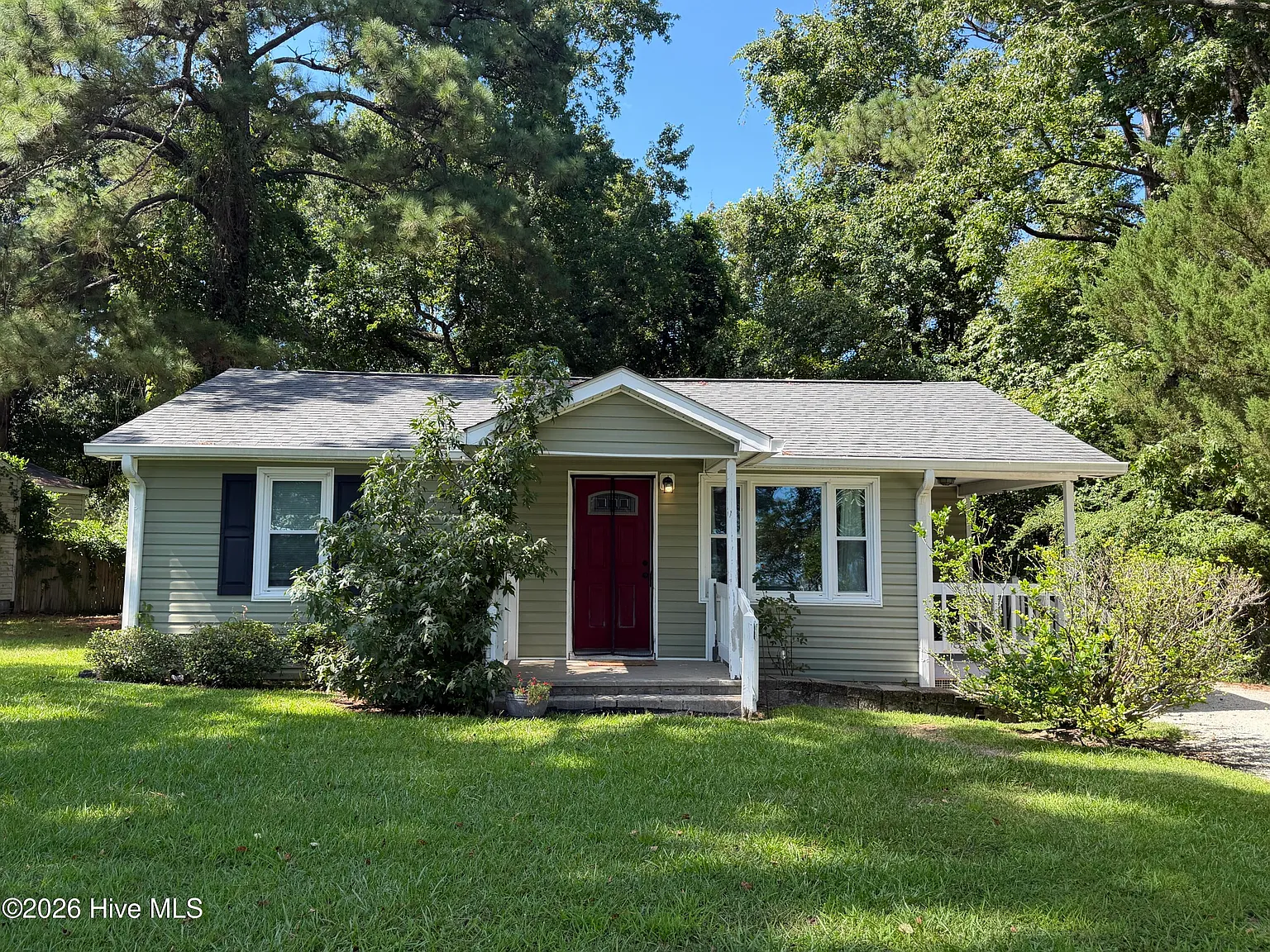 2 bed, 1.0 bath, 896 sqft, $1,250 — Photo 1