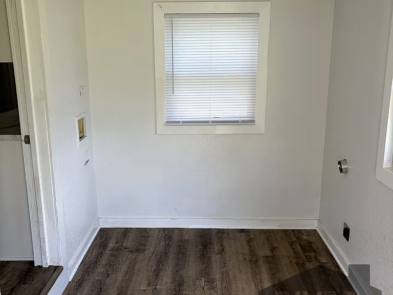 517 Woodward Ave — Photo 12