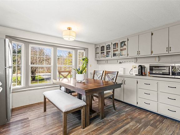 4th image of 809 Schad Rd