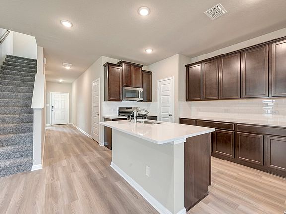 4th image of 6212 Medina Oasis