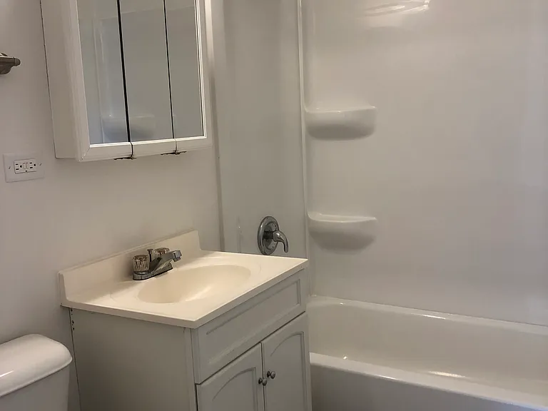303 Wilshire Dr #2 — Photo 9
