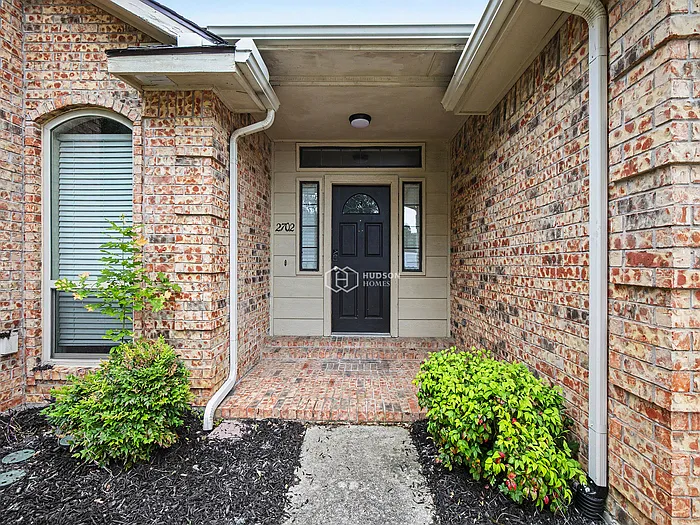2702 Kingswood Ct — Photo 3