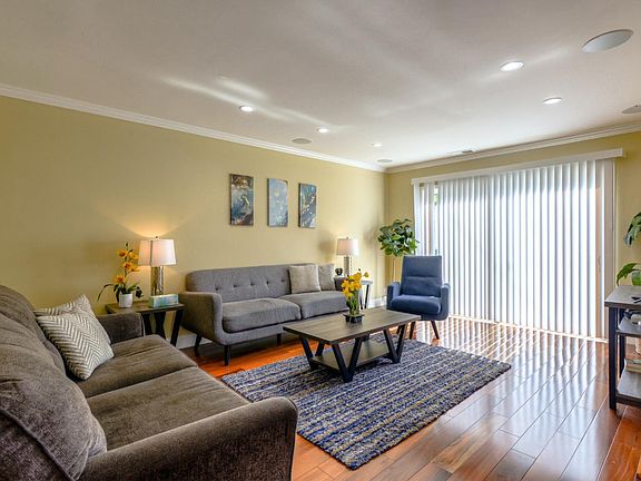 2nd image of 879 Linda Vista Ave #1