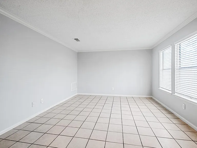 1111 Sunrise Rd — Photo 8