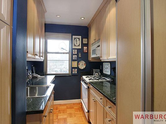 5th image of 215 E 79th St APT 12a