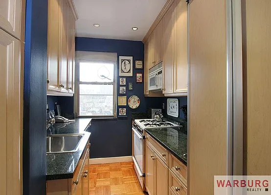 Sold by Warburg | media 22