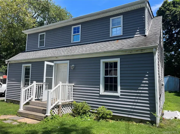 32 7th Avenue S, Huntington Station, NY 11746