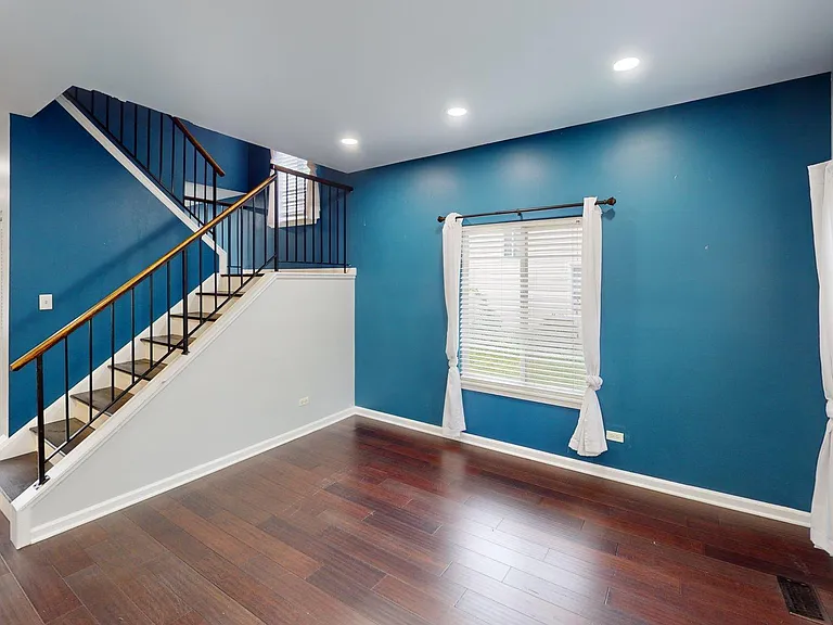 2529 Stonybrook Dr — Photo 2