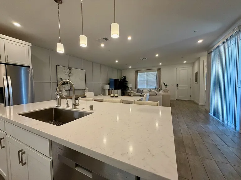 802 Royal Beekman St — Photo 15