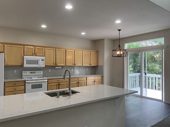 4th image of 23965 E Willowbrook Ave