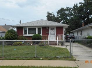 137 Princeton St, Hempstead, NY 11550