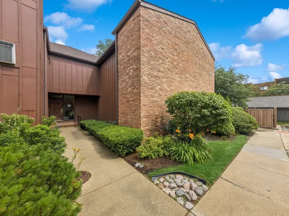 1S055 Spring Rd #2B, Villa Park, IL 60181