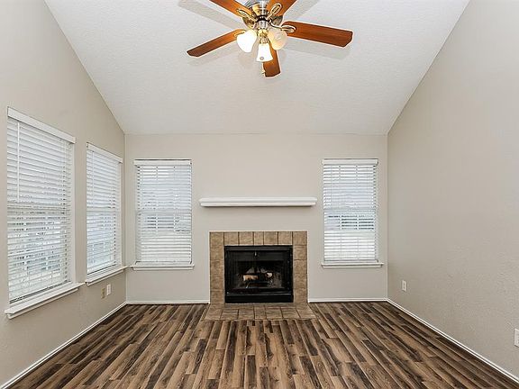 3rd image of 4613 Waterway Dr