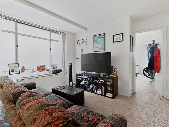 4th image of 950 25th St NW #514