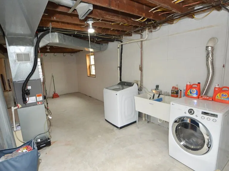 9155 S 5th Ave — Photo 15