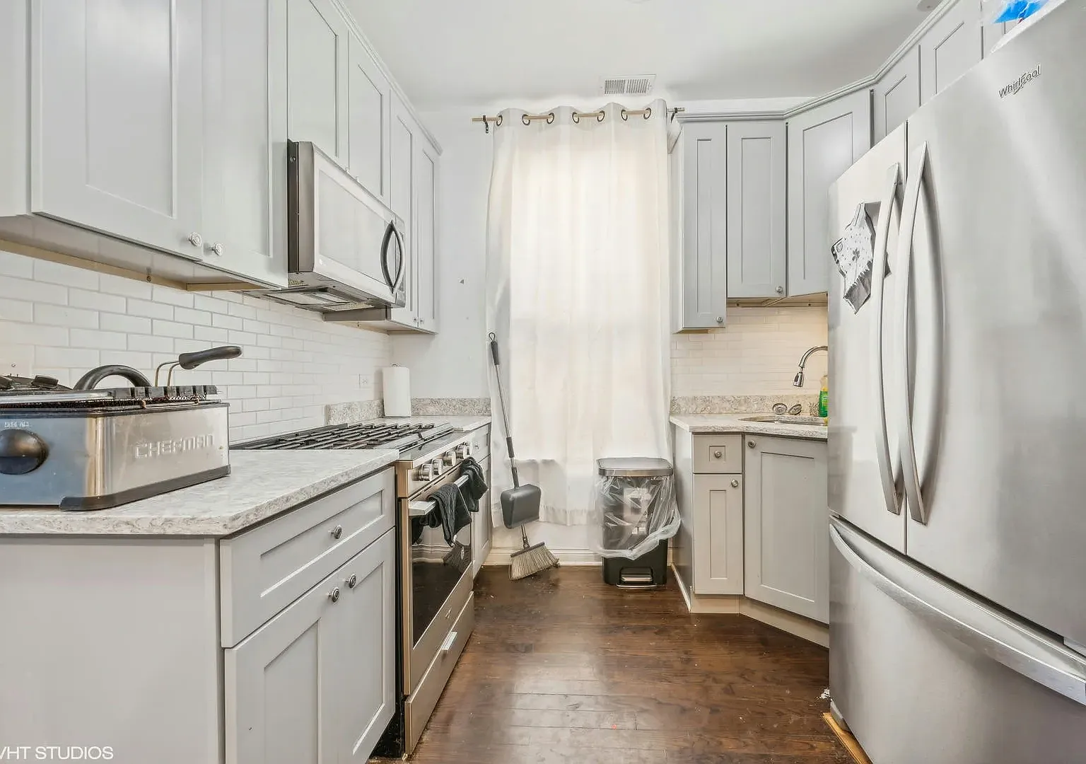 3 bed, 900 sqft, $1,790 — Photo 1