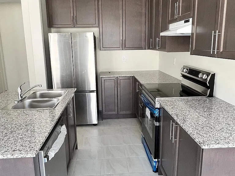 1224 Rexton Dr — Photo 9
