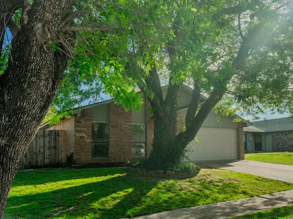 6802 Blackberry Dr, Arlington, TX 76016