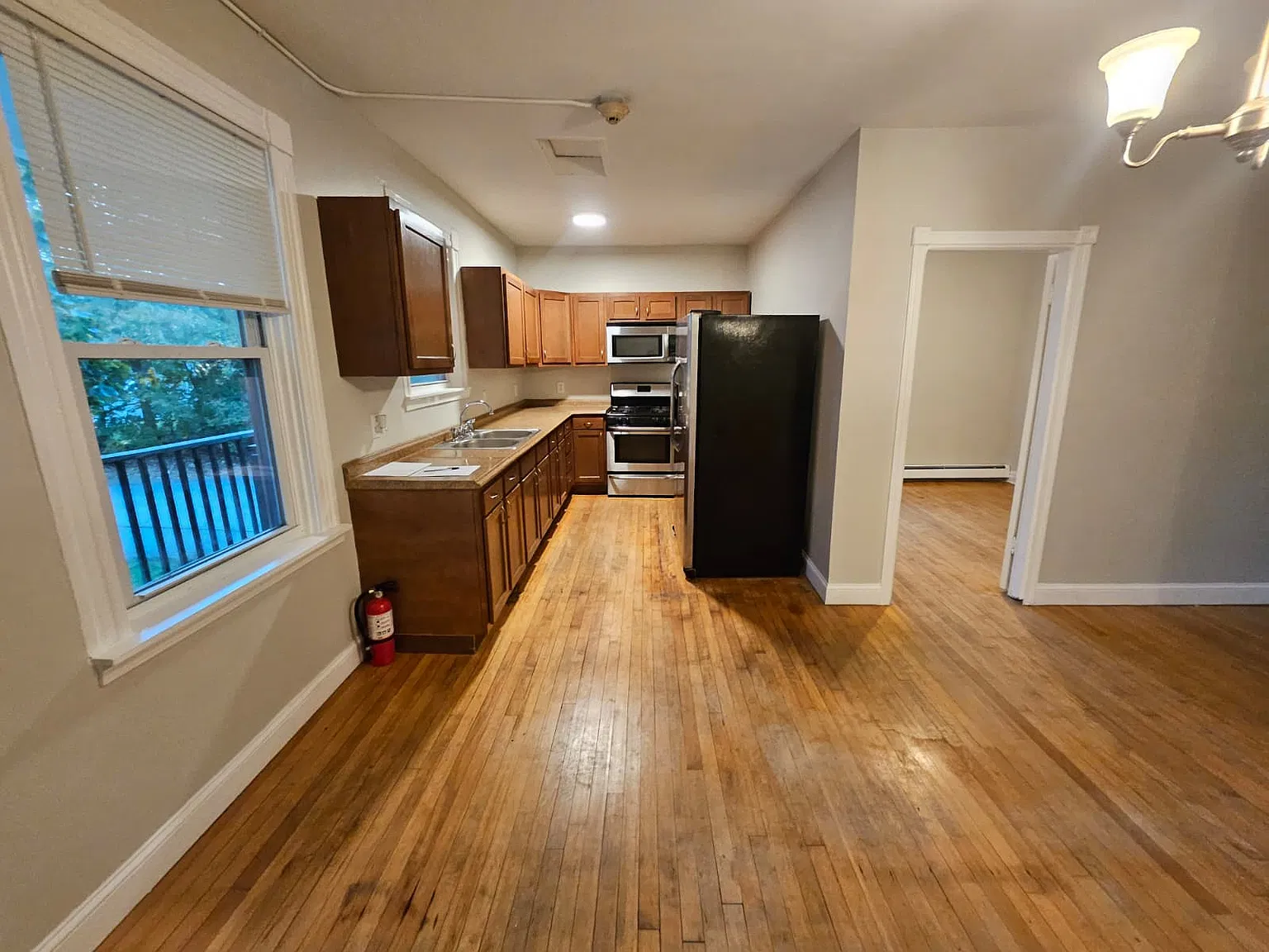 3 bed, 1300 sqft, $2,150 — Photo 2