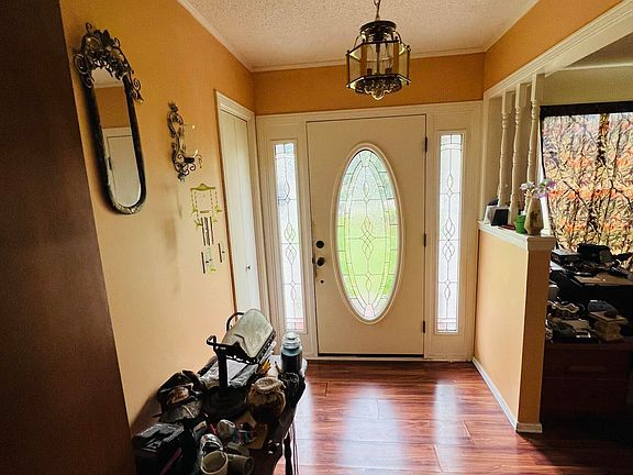 2nd image of 115 S Circle Dr