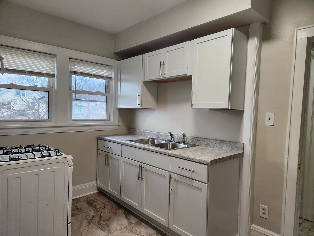 Building Photo - 529 E Cuyahoga Falls Ave #3