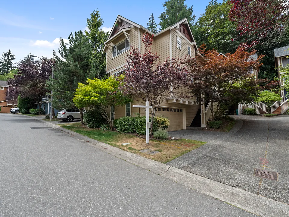71 Sunset Ct NW