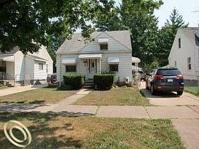 5th image of 19366 Beaconsfield St