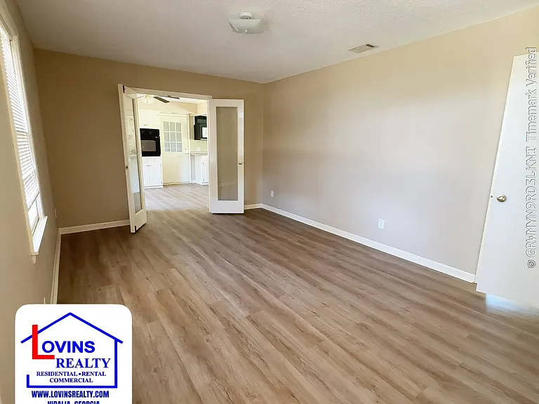 1542 Stella Ave — Photo 5