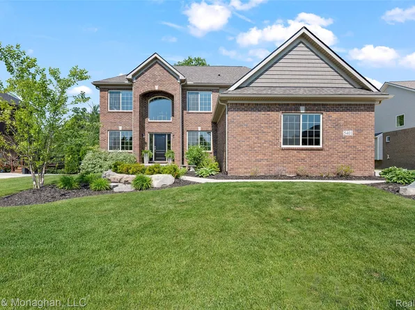 5401 Aberdeen Ct, Clarkston, MI 48348